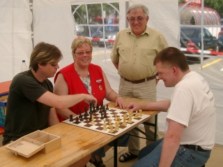 Markus Nothnagel, Marktleiterin Katharina Kümmerlein, Benedikt Bayer, Sebastian Münch